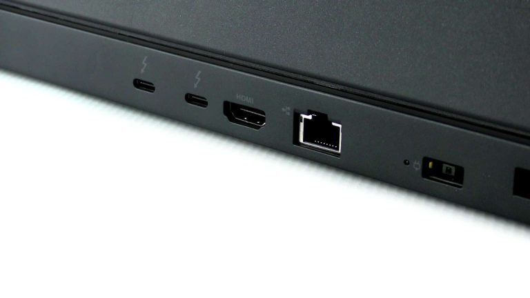 Lenovo ThinkPad P71 - dwa Thunderbolt 3, HDMI, LAN oraz gniazdo zasilania
