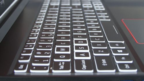 Acer Nitro 5 2020 - wyspowa klawiatura