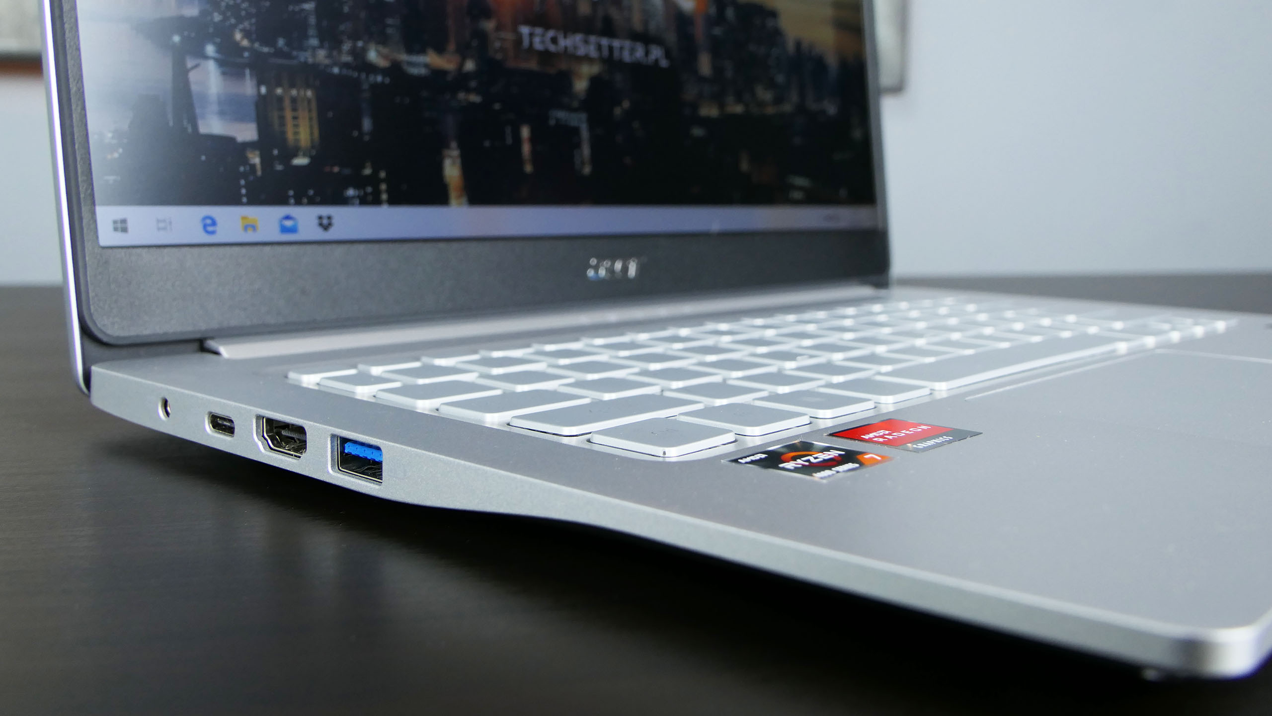 Acer Swift 3 - porty z lewej strony: zasilanie, USB typu C, HDMI, USB 3.0