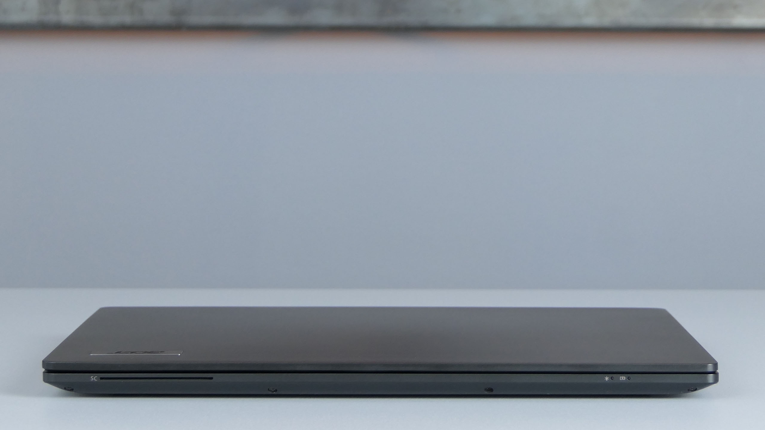 Acer TravelMate P614 - front ultrabooka i czytnik Smart Card