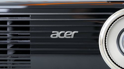 Acer V6820i
