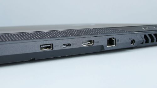Asus ROG Strix SCAR 17 G733 - porty z tyłu: USB 3.2 gen 1, USB 3.2 gen 2 typu C, HDMI, LAN, zasilanie