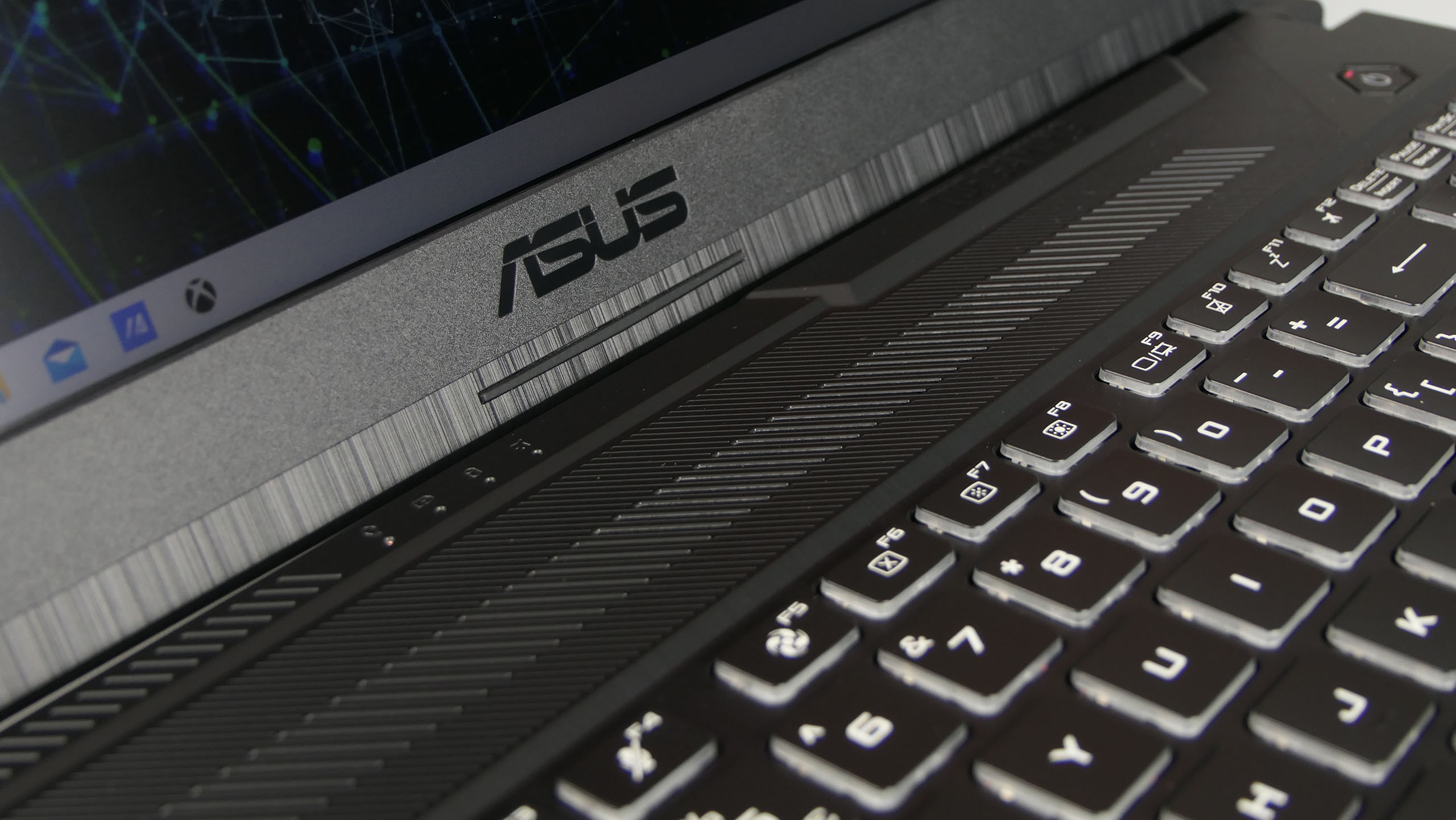 Asus TUF Gaming A17 - pulpit