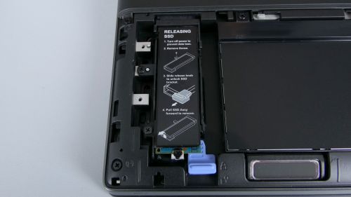 Dell Precision 17 7730 - jeden z dysków, bateria i głośnik