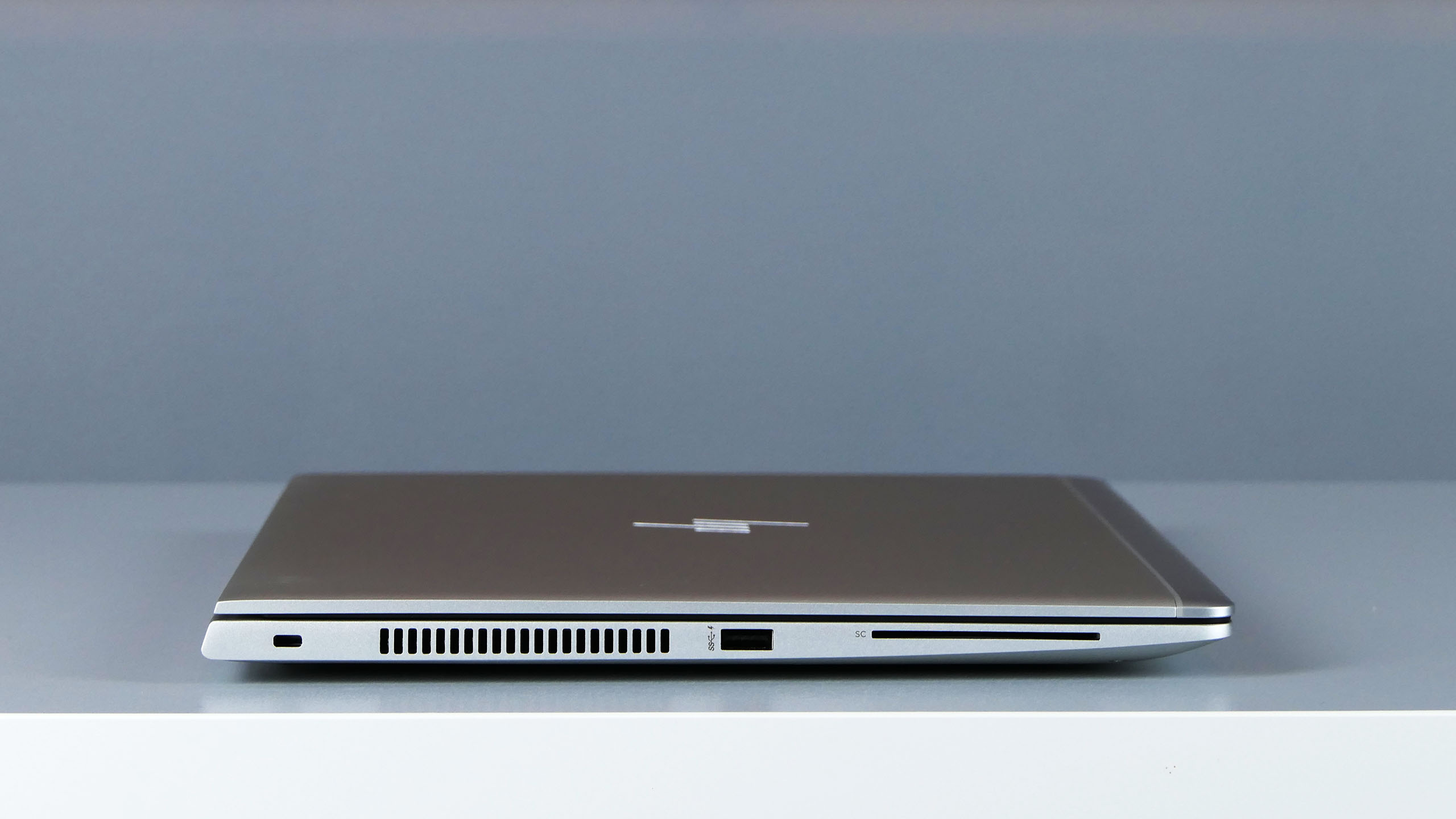 HP EliteBook 850 G6 - lewy bok notebooka