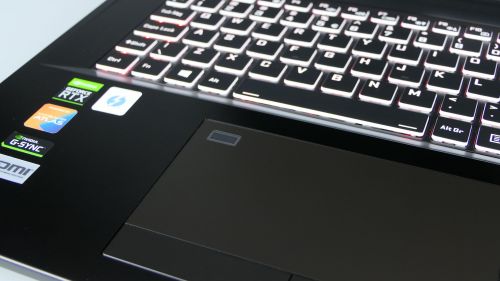 Hyperbook GTR - touchpad i czytnik linii papilarnych
