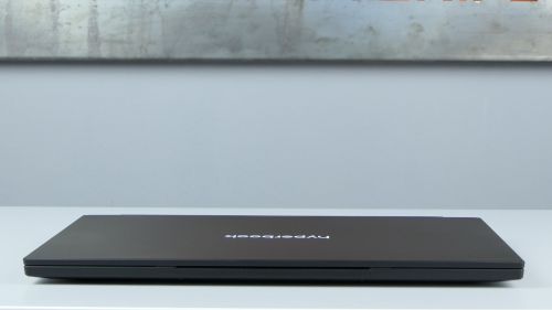 Hyperbook Pulsar V17 Zen - front laptopa