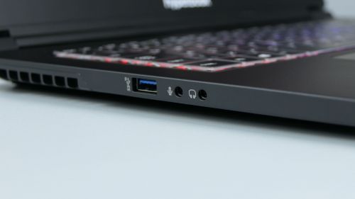Hyperbook Pulsar V17 Zen - USB typu A i gniazda audio