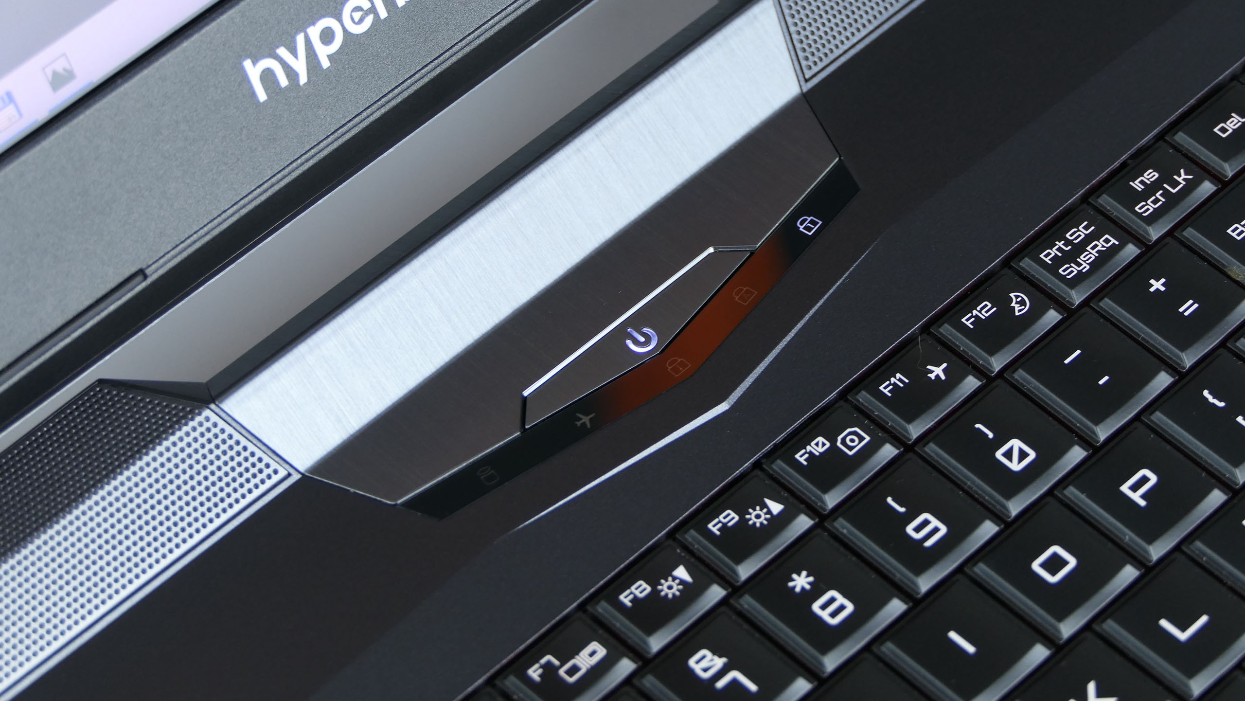 Hyperbook X77 - przycisk zasilania