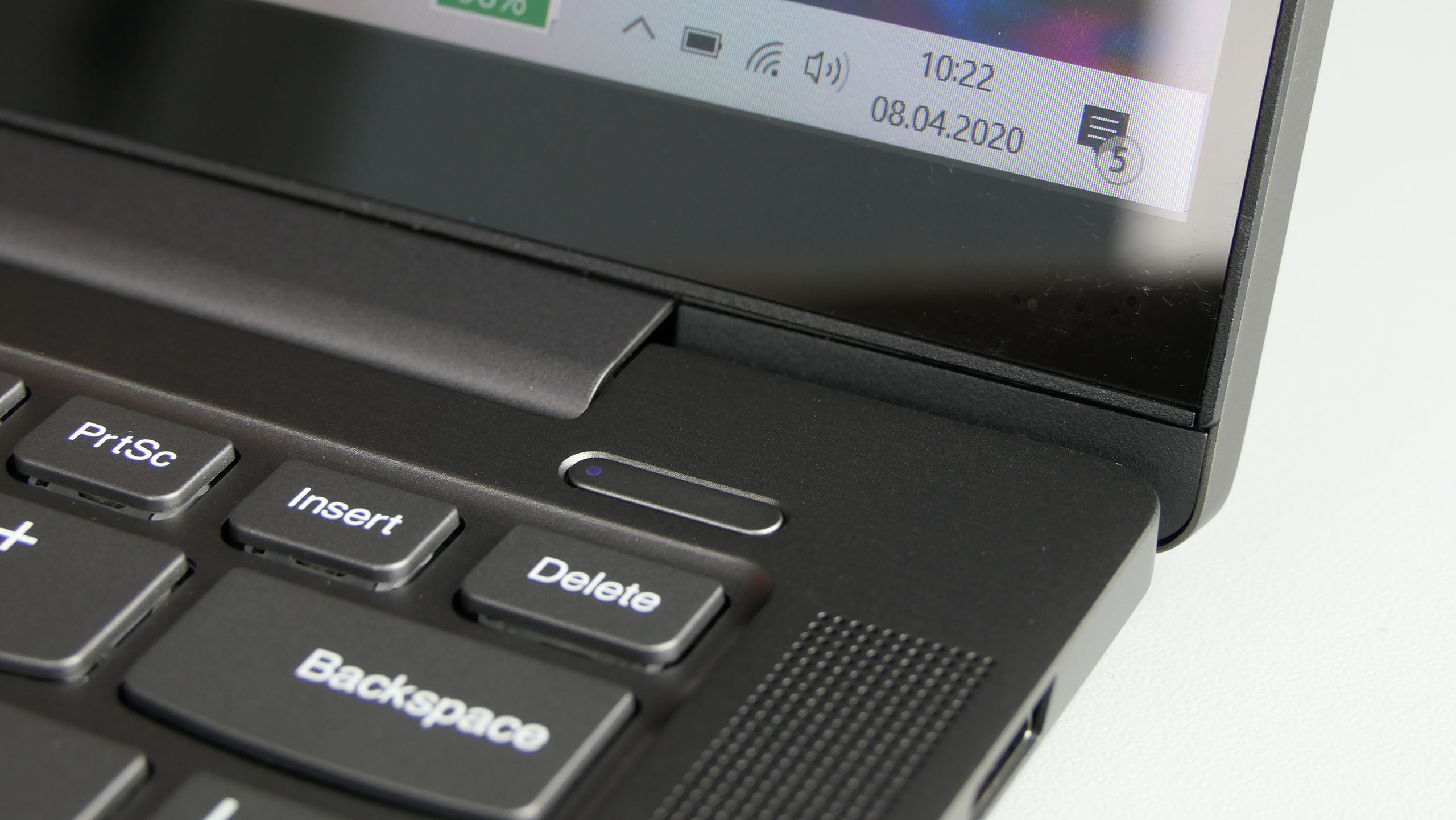 Lenovo Yoga S740 (14) - przycisk zasilania