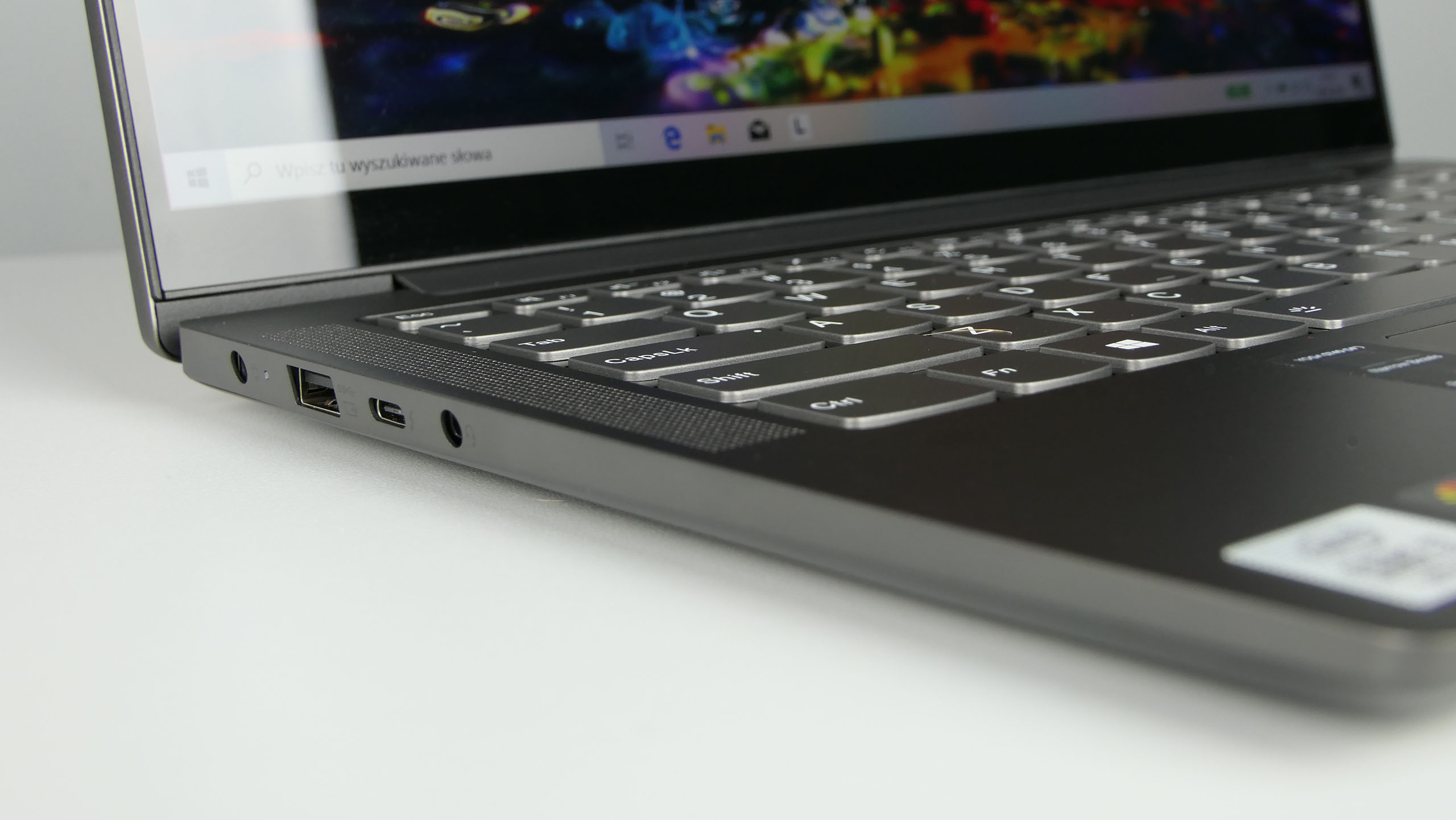 Lenovo Yoga S740 (14) - zasilanie, USB typu A, Thunderbolt 3 i gniazdo audio