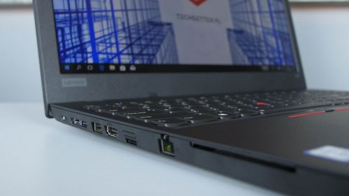 Lenovo ThinkPad L580 - dwa USB typu C, port dokowania, USB 3.0, HDMI, czytnik microSD i miejsce dla karty SIM (zaślepione), LAN oraz czytnik Smart Card 