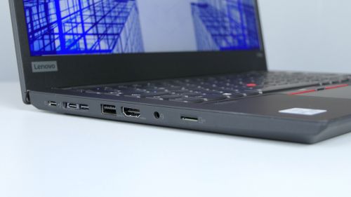 Lenovo ThinkPad P14s gen 1 - porty na lewym boku: zasilanie/Thunderbolt 3, złącze dokowania/Thunderbolt 3, USB 3.2 gen 1, HDMI, audio in/out