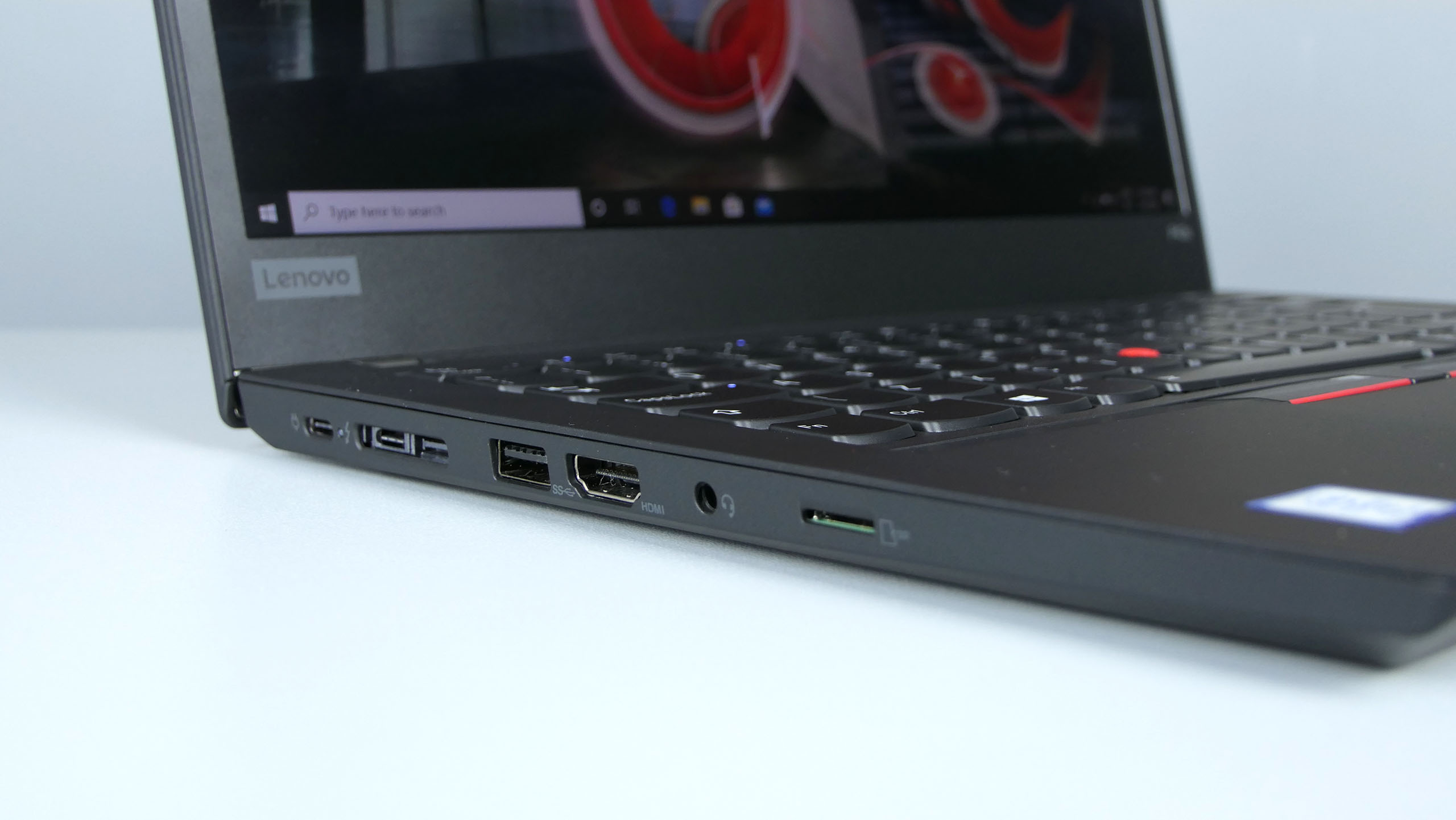 Lenovo ThinkPad P43s - porty na lewym boku: USB typu C, Thunderbolt 3, gniazdo dokowania, USB 3.0, HDMI, audio on/off