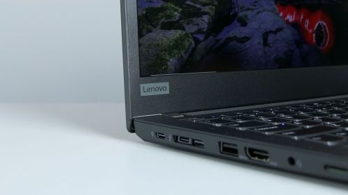 Lenovo ThinkPad T14 Gen 1 - jeden Thunderbolt 3 służy do zasilania, a drugi jest połową złącza dokowania