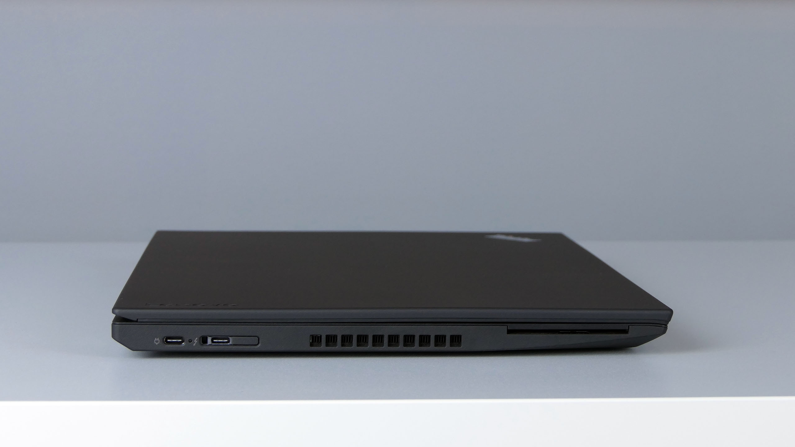 Lenovo ThinkPad T580 - porty i sloty na lewym boku