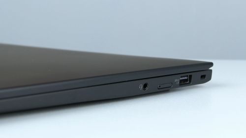 Lenovo ThinkPad X1 Carbon Gen 9 - porty z prawej strony: USB 3.2 gen 1, slot dla karty nanoSIM