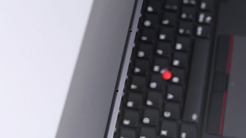 Lenovo ThinkPad X1 Carbon Gen 9 - mikrofony na górnej krawędzi ekranu