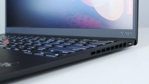 Lenovo ThinkPad X1 Nano Gen 1 - na prawej stronie znalazł się wyłącznie przycisk zasilania