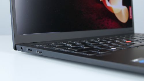 Lenovo ThinkPad X1 Nano Gen 1 - porty na lewym boku: dwa Thunderbolty 4 oraz jack 3,5 mm