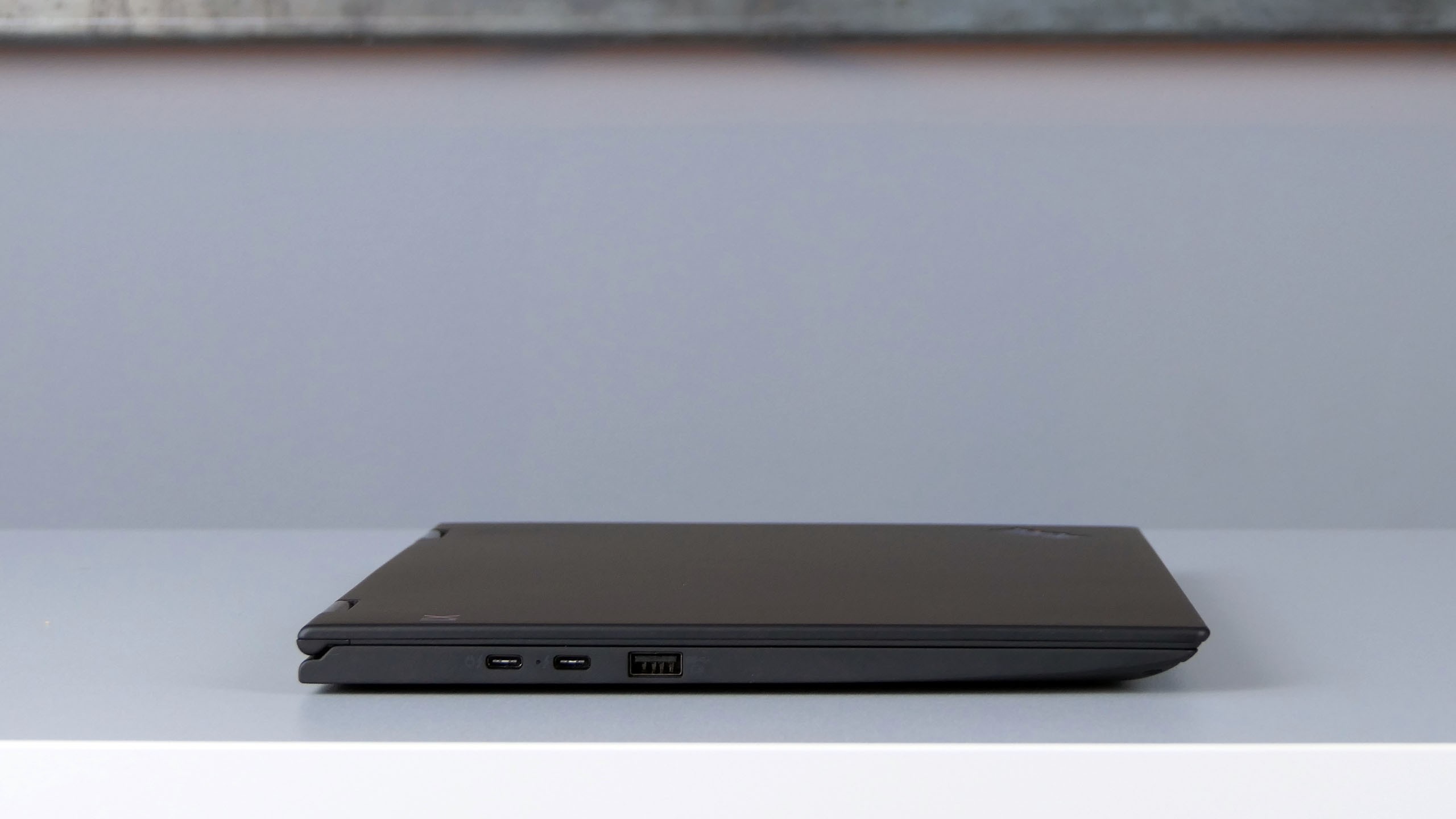 Lenovo ThinkPad X1 Yoga 3rd Gen - lewy bok