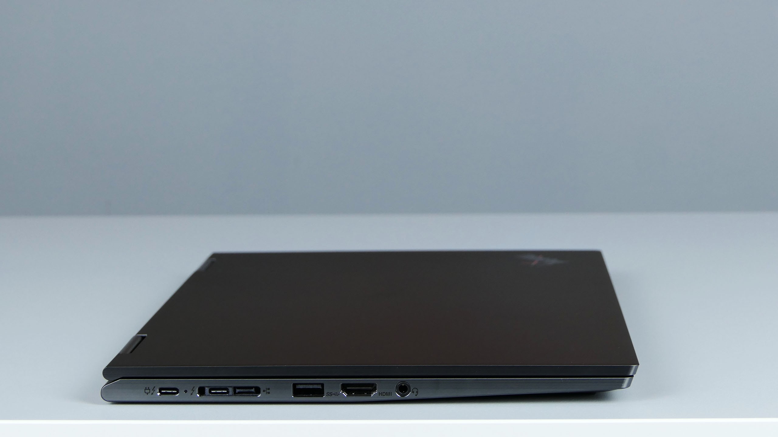 Lenovo ThinkPad X1 Yoga 5th gen - lewy bok