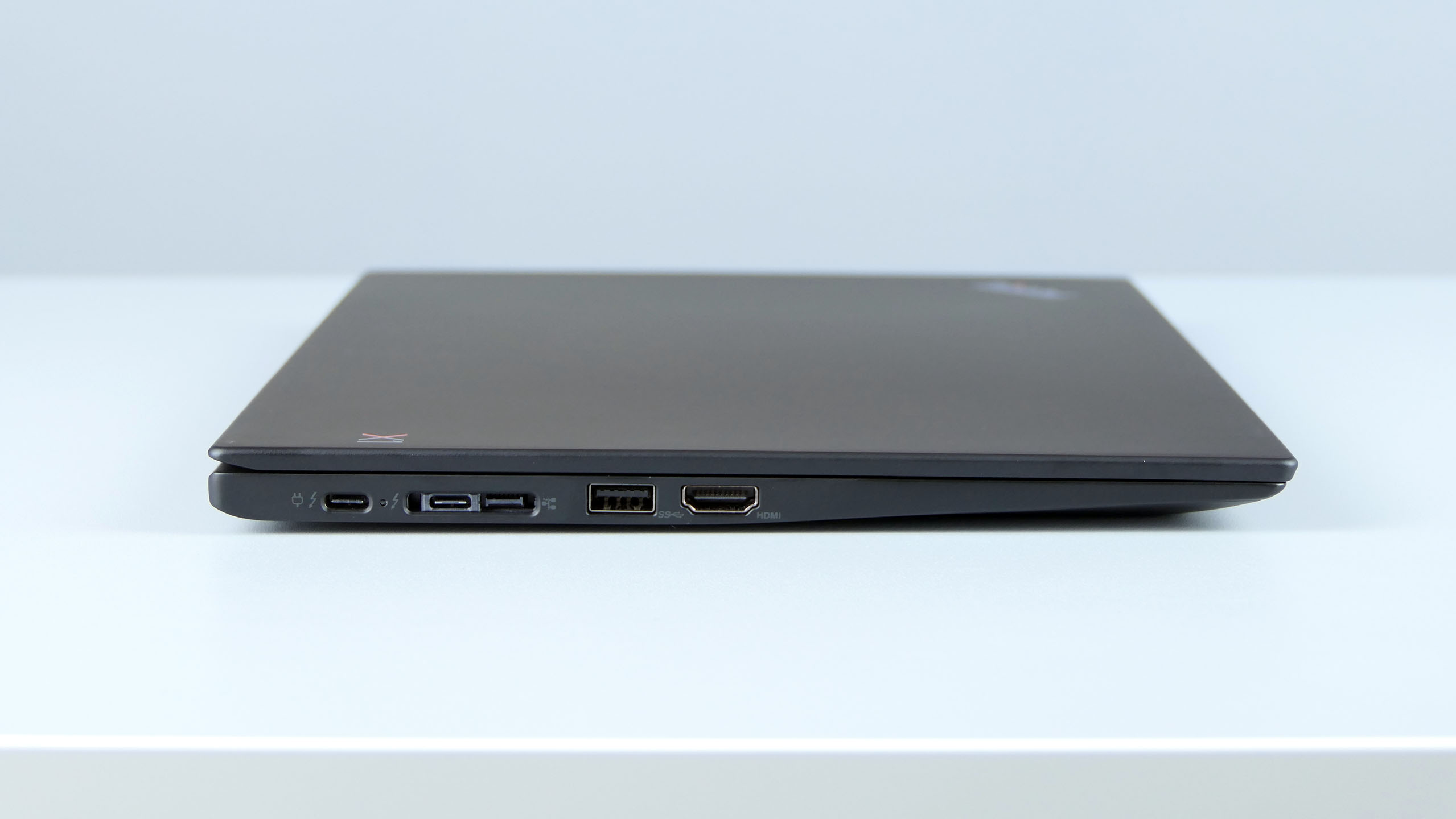 Lenovo ThinkPad X1 Carbon 6th gen. - porty z lewej strony laptopa