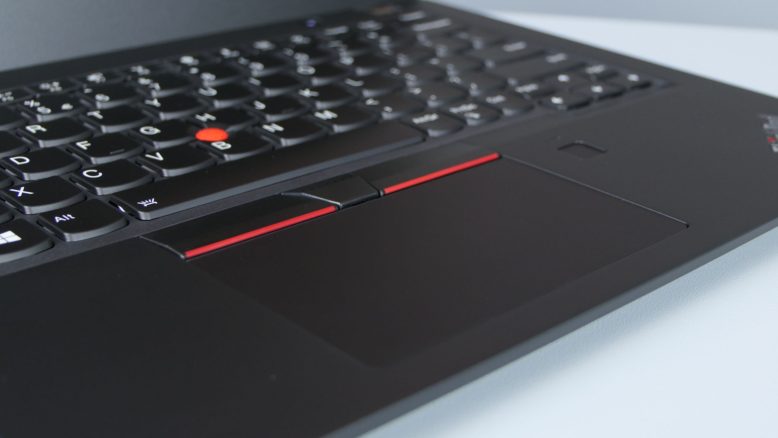 Lenovo ThinkPad X280 - wyspowa klawiatura i touchpad