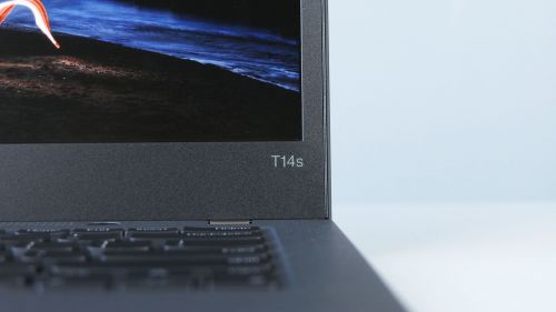 ThinkPad T14s Gen 2 - są na rynku laptopy z mniejszymi ramkami...