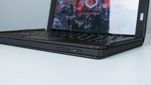 Lenovo ThinkPad X1 Fold Gen 1 - w trybie laptopa przyciski głośności i zasilania zawędrowały na przednią krawędź. Mało to wygodne. 