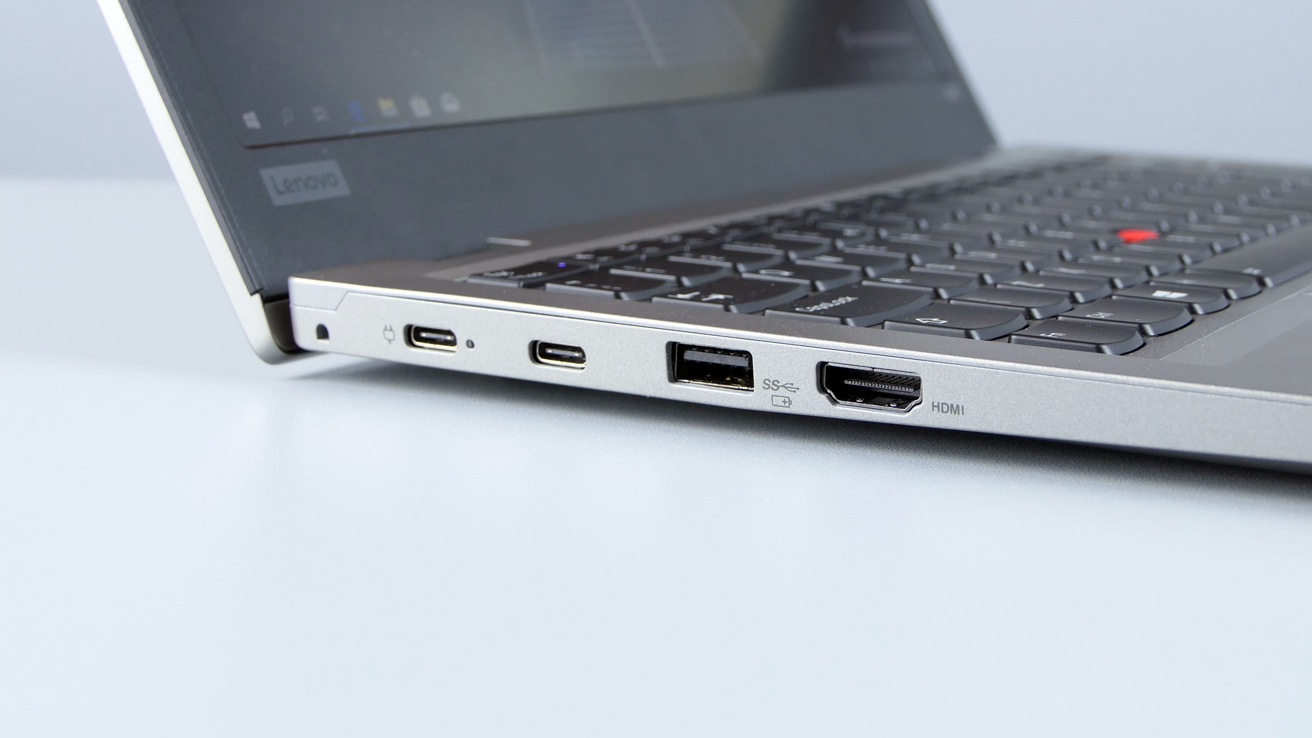Lenovo ThinkPad L380 - złącza na lewym boku - HDMI, USB 3.0, dwa porty USB typu C