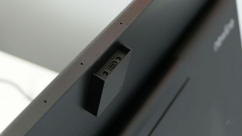 Newline Flex - wszystkie? NIE! USB-C dla kamerki umieszczono na środku górnej krawędzi