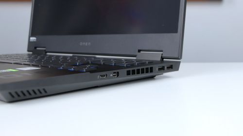 OMEN 15 od HP - porty na prawym boku: 2x USB 3.2 gen 1, miniDisplayPort, Thunderbolt 3