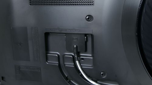 Samsung Odyssey Ark G97NB 55" - przewód One Connect w gnieździe monitora