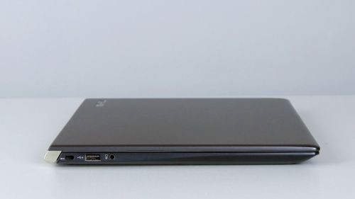 Toshiba Tecra X40-E - prawy bok laptopa
